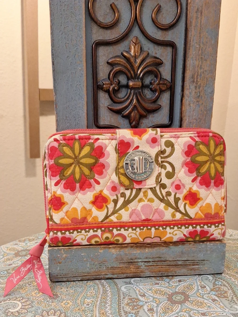 Vera Bradley Pink Floral Quilted Wallet. NWOT Never Used - Picture 1 of 13